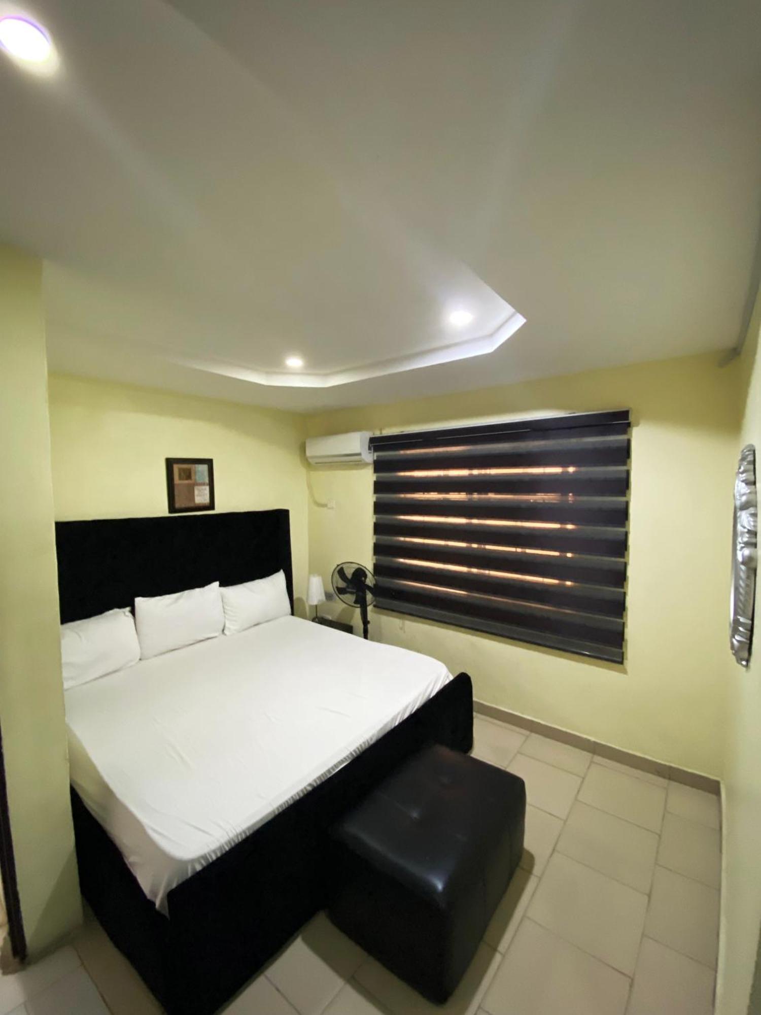 Topaz Pearl Exquisite Apartments Lekki Exterior photo